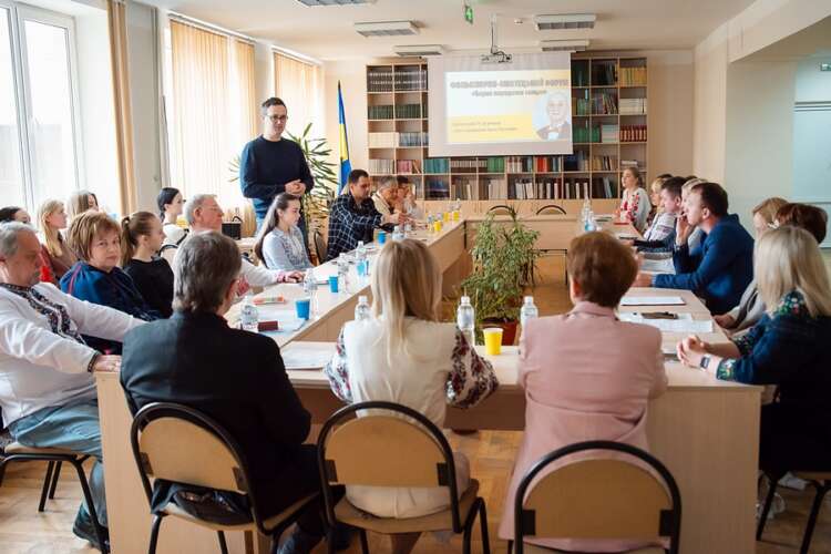 Микола Мовнар ділився спогадами про співпрацю з Іваном Пастеляком на фольклорно-мистецькому форумі