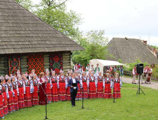 «Барвистий вінок Закарпаття» представили  в Ужгородському скансені
