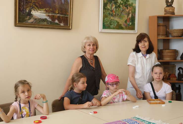 Ужгородська майстриня Марія Купарь провела  майстер-клас із бісероплетіння