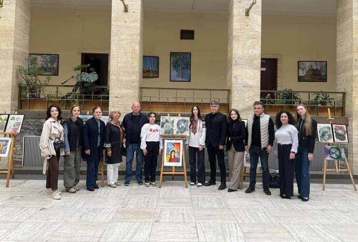 В атріумі презентували виставку робіт учнів мистецьких шкіл області з нагоди Міжнародного дня пам’яті про Чорнобильську катастрофу