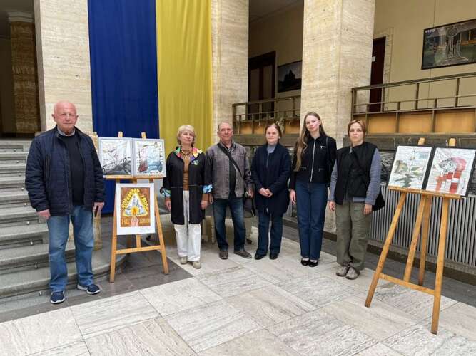 В атріумі презентували виставку робіт учнів мистецьких шкіл області з нагоди Міжнародного дня пам’яті про Чорнобильську катастрофу