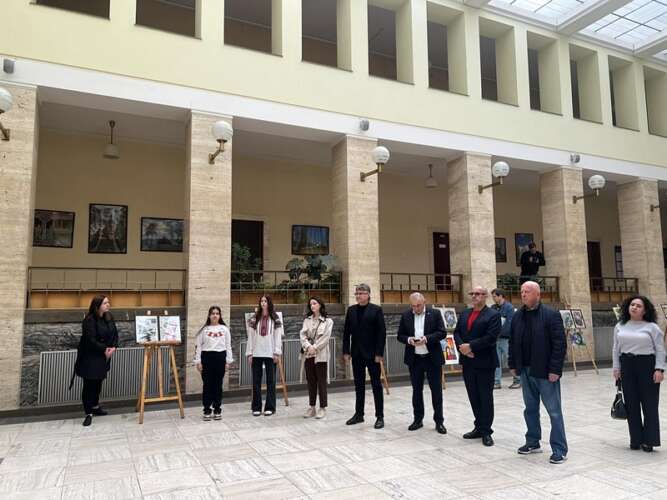 В атріумі презентували виставку робіт учнів мистецьких шкіл області з нагоди Міжнародного дня пам’яті про Чорнобильську катастрофу