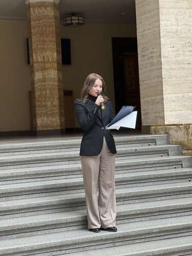 В атріумі презентували виставку робіт учнів мистецьких шкіл області з нагоди Міжнародного дня пам’яті про Чорнобильську катастрофу