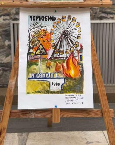 В атріумі презентували виставку робіт учнів мистецьких шкіл області з нагоди Міжнародного дня пам’яті про Чорнобильську катастрофу