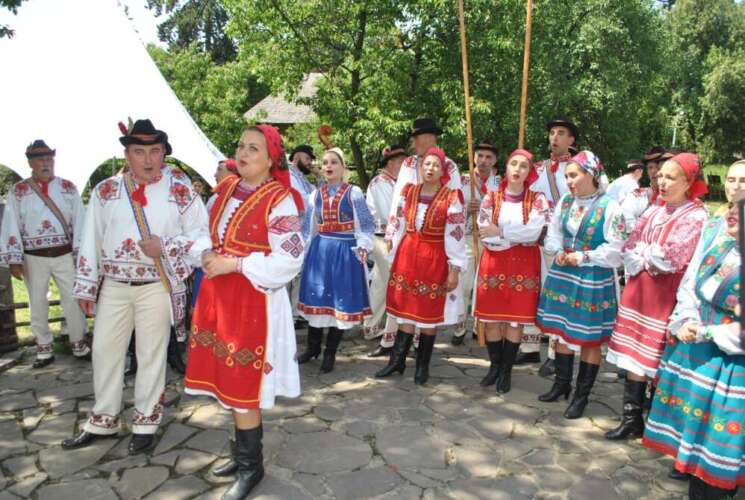ДВА ДНІ В УЖГОРОДСЬКОМУ СКАНСЕНІ БУЯВ «ЦВІТ ПАПОРОТІ»