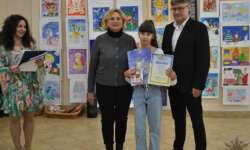 УЛЮБЛЕНЕЦЬ МАЛЕЧІ ПРИЙШОВ ДО УЖГОРОДА – НА МАЛЮНКАХ УЧАСНИКІВ КОНКУРСУ «ДО НАС ІДЕ МИКОЛАЙ»