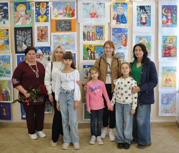 УЛЮБЛЕНЕЦЬ МАЛЕЧІ ПРИЙШОВ ДО УЖГОРОДА – НА МАЛЮНКАХ УЧАСНИКІВ КОНКУРСУ «ДО НАС ІДЕ МИКОЛАЙ»