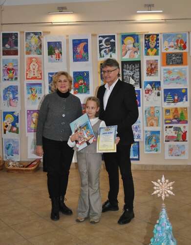 УЛЮБЛЕНЕЦЬ МАЛЕЧІ ПРИЙШОВ ДО УЖГОРОДА – НА МАЛЮНКАХ УЧАСНИКІВ КОНКУРСУ «ДО НАС ІДЕ МИКОЛАЙ»