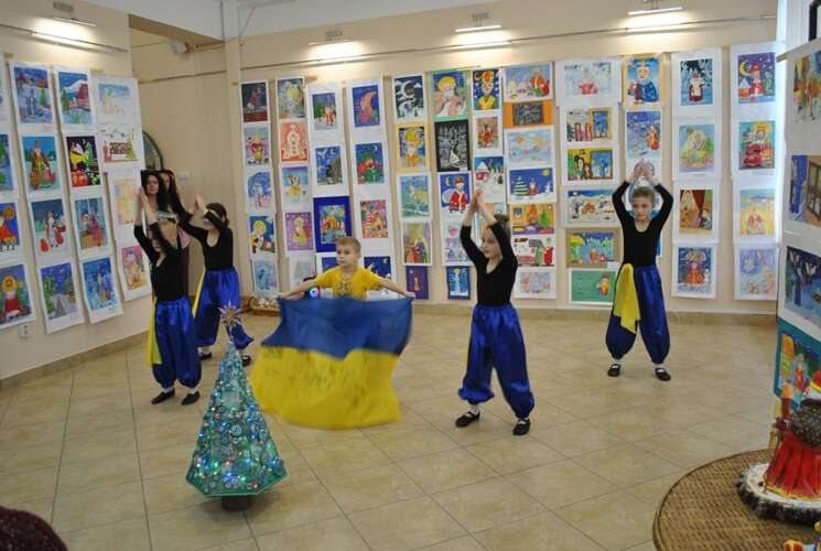 УЛЮБЛЕНЕЦЬ МАЛЕЧІ ПРИЙШОВ ДО УЖГОРОДА – НА МАЛЮНКАХ УЧАСНИКІВ КОНКУРСУ «ДО НАС ІДЕ МИКОЛАЙ»