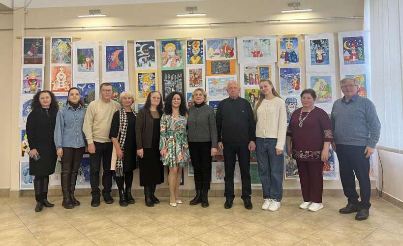 УЛЮБЛЕНЕЦЬ МАЛЕЧІ ПРИЙШОВ ДО УЖГОРОДА – НА МАЛЮНКАХ УЧАСНИКІВ КОНКУРСУ «ДО НАС ІДЕ МИКОЛАЙ»