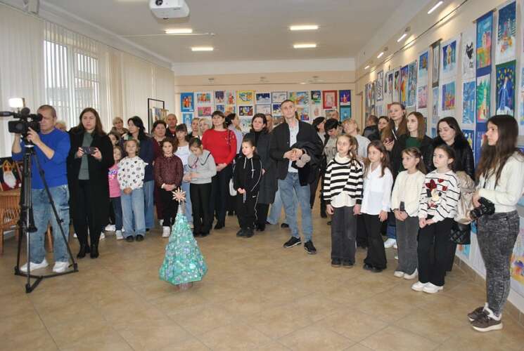 УЛЮБЛЕНЕЦЬ МАЛЕЧІ ПРИЙШОВ ДО УЖГОРОДА – НА МАЛЮНКАХ УЧАСНИКІВ КОНКУРСУ «ДО НАС ІДЕ МИКОЛАЙ»