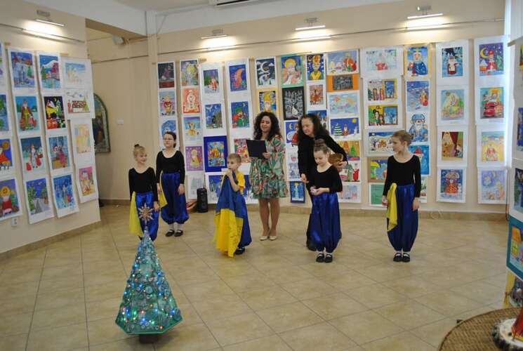 УЛЮБЛЕНЕЦЬ МАЛЕЧІ ПРИЙШОВ ДО УЖГОРОДА – НА МАЛЮНКАХ УЧАСНИКІВ КОНКУРСУ «ДО НАС ІДЕ МИКОЛАЙ»