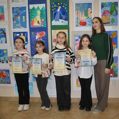 УЛЮБЛЕНЕЦЬ МАЛЕЧІ ПРИЙШОВ ДО УЖГОРОДА – НА МАЛЮНКАХ УЧАСНИКІВ КОНКУРСУ «ДО НАС ІДЕ МИКОЛАЙ»