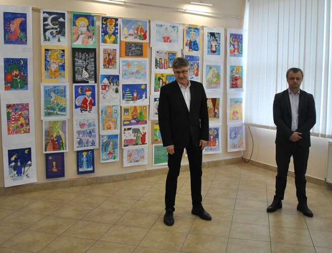 УЛЮБЛЕНЕЦЬ МАЛЕЧІ ПРИЙШОВ ДО УЖГОРОДА – НА МАЛЮНКАХ УЧАСНИКІВ КОНКУРСУ «ДО НАС ІДЕ МИКОЛАЙ»