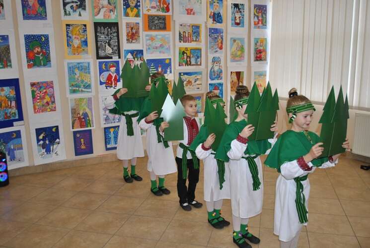 УЛЮБЛЕНЕЦЬ МАЛЕЧІ ПРИЙШОВ ДО УЖГОРОДА – НА МАЛЮНКАХ УЧАСНИКІВ КОНКУРСУ «ДО НАС ІДЕ МИКОЛАЙ»