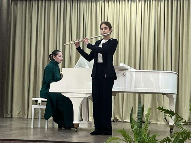 Переможці конкурсу індивідуальних виконавців здобувачів освіти старших класів  мистецьких шкіл Закарпатської області у номінації «Духові та ударні інструменти»