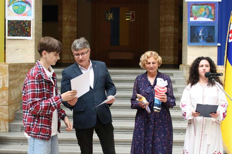 «Дитячі мрії» презентували в атріумі Закарпатської ОДА