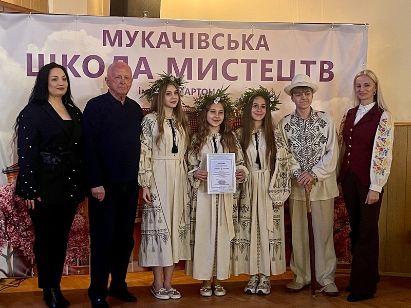 Переможці номінації «Естрадний спів» конкурсу вокальних ансамблів малих форм здобувачів освіти мистецьких шкіл Закарпатської області Переможці номінації «Естрадний спів» конкурсу вокальних ансамблів малих форм здобувачів освіти мистецьких шкіл Закарпатської області