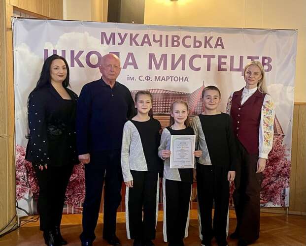 Переможці номінації «Естрадний спів» конкурсу вокальних ансамблів малих форм здобувачів освіти  мистецьких шкіл Закарпатської області