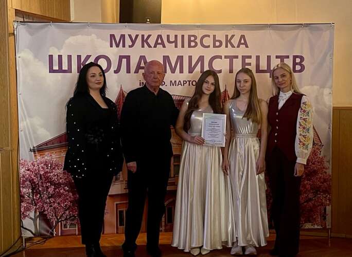 Переможці номінації «Естрадний спів» конкурсу вокальних ансамблів малих форм здобувачів освіти  мистецьких шкіл Закарпатської області