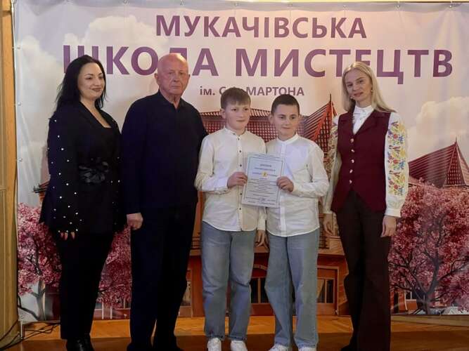 Переможці номінації «Естрадний спів» конкурсу вокальних ансамблів малих форм здобувачів освіти  мистецьких шкіл Закарпатської області