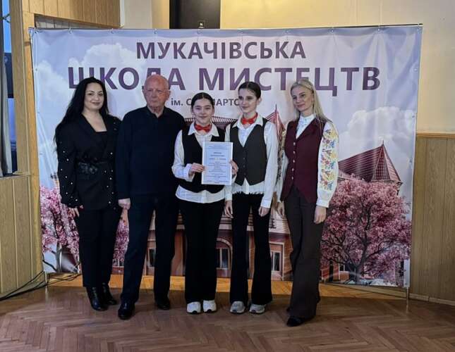 Переможці номінації «Естрадний спів» конкурсу вокальних ансамблів малих форм здобувачів освіти  мистецьких шкіл Закарпатської області