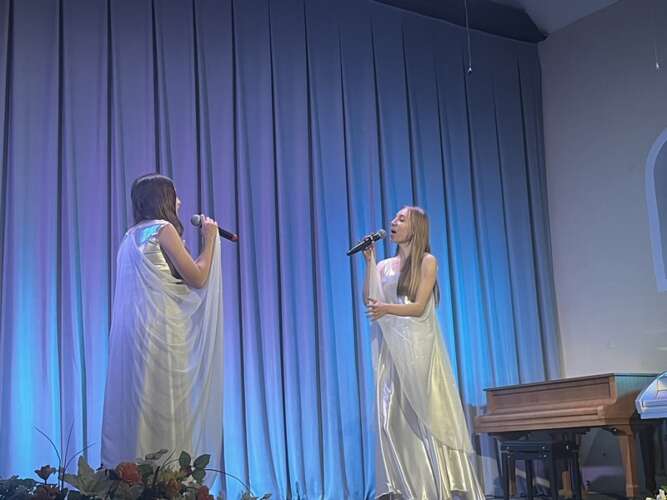 Переможці номінації «Естрадний спів» конкурсу вокальних ансамблів малих форм здобувачів освіти  мистецьких шкіл Закарпатської області