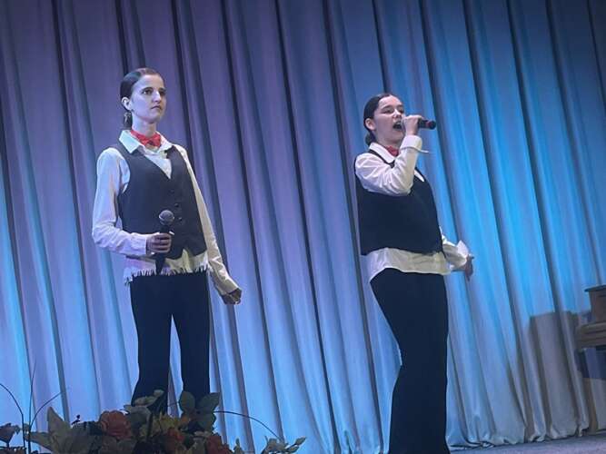 Переможці номінації «Естрадний спів» конкурсу вокальних ансамблів малих форм здобувачів освіти  мистецьких шкіл Закарпатської області