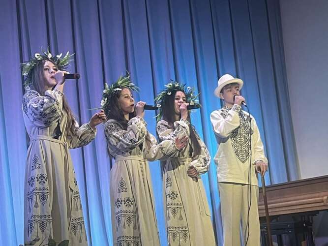 Переможці номінації «Естрадний спів» конкурсу вокальних ансамблів малих форм здобувачів освіти  мистецьких шкіл Закарпатської області