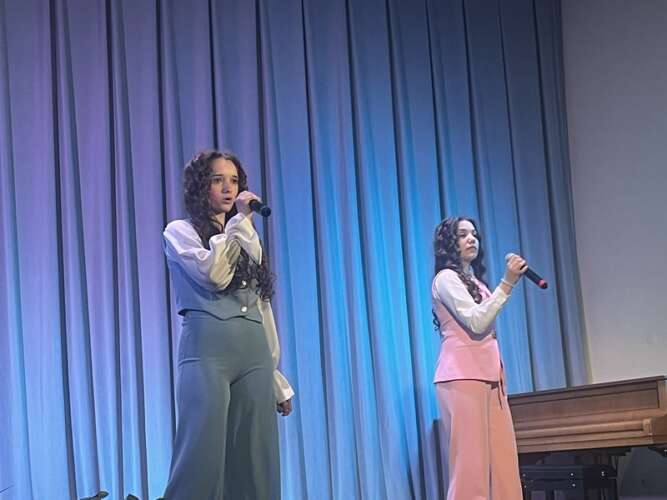 Переможці номінації «Естрадний спів» конкурсу вокальних ансамблів малих форм здобувачів освіти  мистецьких шкіл Закарпатської області