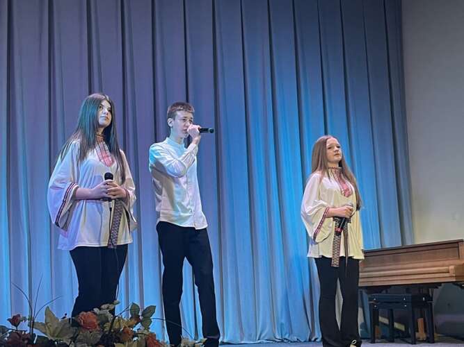 Переможці номінації «Естрадний спів» конкурсу вокальних ансамблів малих форм здобувачів освіти  мистецьких шкіл Закарпатської області