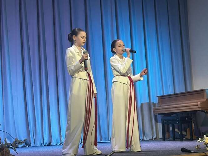 Переможці номінації «Естрадний спів» конкурсу вокальних ансамблів малих форм здобувачів освіти  мистецьких шкіл Закарпатської області