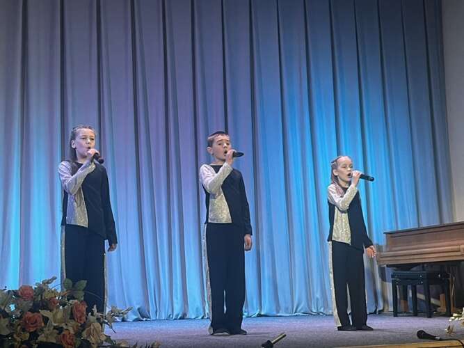 Переможці номінації «Естрадний спів» конкурсу вокальних ансамблів малих форм здобувачів освіти  мистецьких шкіл Закарпатської області