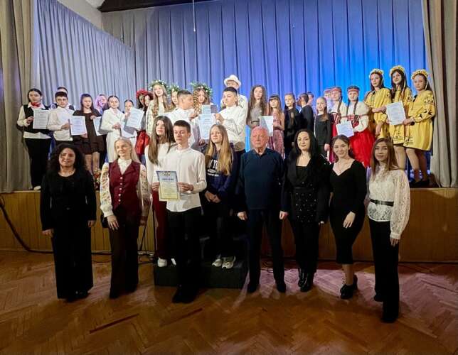Переможці номінації «Естрадний спів» конкурсу вокальних ансамблів малих форм здобувачів освіти  мистецьких шкіл Закарпатської області