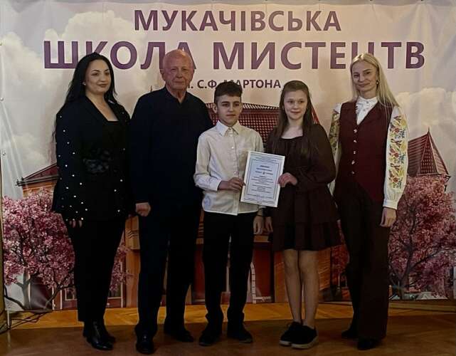 Переможці номінації «Естрадний спів» конкурсу вокальних ансамблів малих форм здобувачів освіти  мистецьких шкіл Закарпатської області