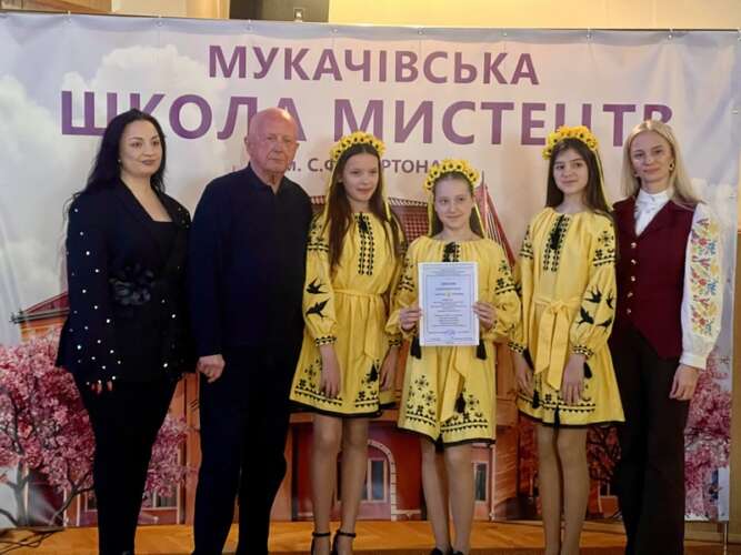 Переможці номінації «Естрадний спів» конкурсу вокальних ансамблів малих форм здобувачів освіти  мистецьких шкіл Закарпатської області