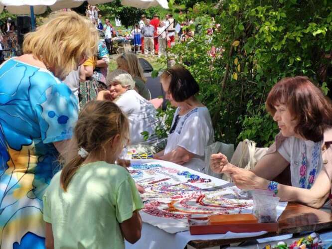 У БЛАГОДІЙНІЙ АКЦІЇ В УЖГОРОДСЬКОМУ СКАНСЕНІ ВЗЯЛИ УЧАСТЬ МАЙСТРИНІ З ООМЦК