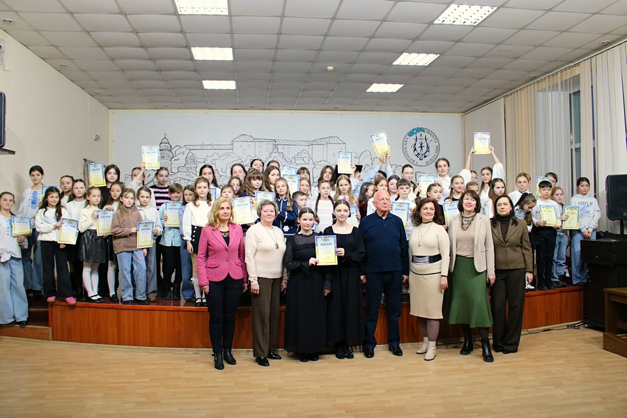 Переможці конкурсу фортепіанних ансамблів мистецьких шкіл Закарпатської області Переможці конкурсу фортепіанних ансамблів мистецьких шкіл Закарпатської області