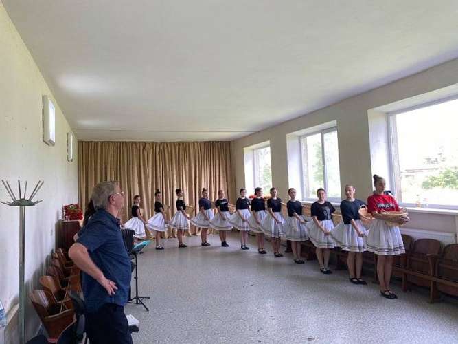 Майстер-клас з народної хореографії з учасниками танцювального ансамблю «Гаклірка» провів Микола Мовнар