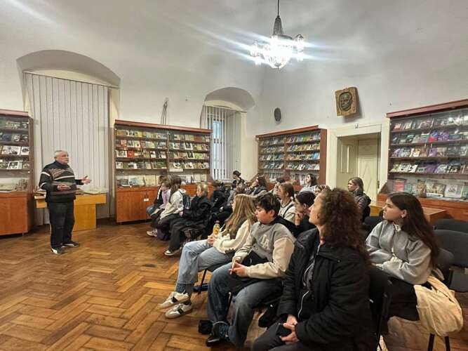 Слово, що єднає покоління: юні театрали відвідали народний літературний музей Закарпаття