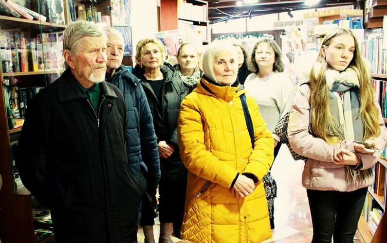 ГОЛОВНИЙ КАЗКОЗНАВЕЦЬ УКРАЇНИ ЗУСТРІВСЯ З ЧИТАЧАМИ В УЖГОРОДСЬКІЙ КНИГАРНІ «КОБЗАР»