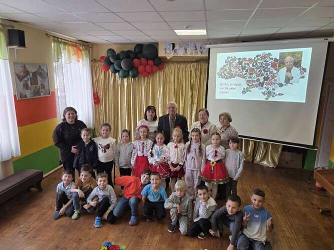 Іван Хланта зустрівся з учнями 1-В та 1-Г класів Ужгородської початкової школи №6