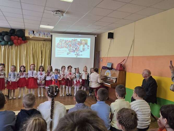 Іван Хланта зустрівся з учнями 1-В та 1-Г класів Ужгородської початкової школи №6