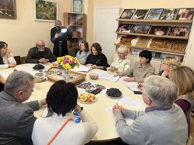 ГОНЧАРІ Й КЕРАМІСТИ ОБЛАСТІ ОБГОВОРИЛИ ЇХНІ «ЦЕХОВІ» СПРАВИ