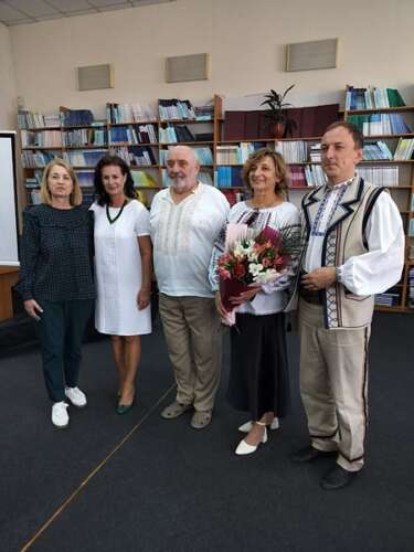 ЗАКАРПАТСЬКИЙ ХОР ЗГАДУВАВ ІСТОРІЮ І РАДУВАВ ПІСНЯМИ