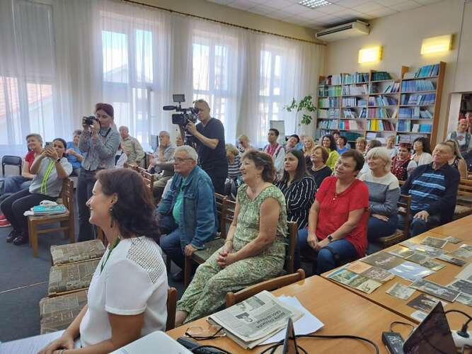 ЗАКАРПАТСЬКИЙ ХОР ЗГАДУВАВ ІСТОРІЮ І РАДУВАВ ПІСНЯМИ