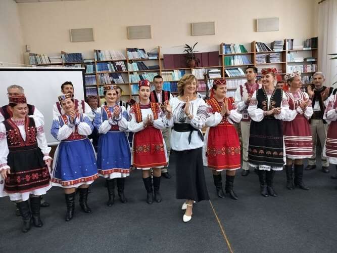 ЗАКАРПАТСЬКИЙ ХОР ЗГАДУВАВ ІСТОРІЮ І РАДУВАВ ПІСНЯМИ
