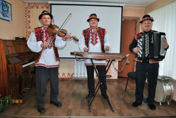 МЕЛОДІЇ СІМЕЙНОГО ГУРТУ ГУДАКІВ ПРОНИКАЮТЬ У САМЕ СЕРЦЕ