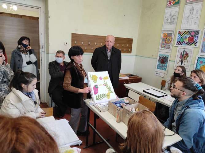 Cемінар-практикум для викладачів відділу образотворчого мистецтва мистецьких шкіл області відбувся у Хусті