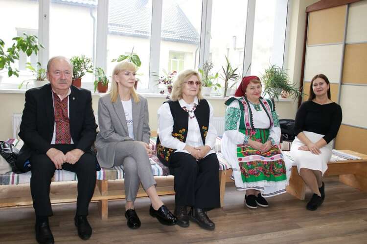 АМАТОРСЬКІ КОЛЕКТИВИ ХУСТЩИНИ РАДУВАЛИ ВИКОНАВСЬКОЮ МАЙСТЕРНІСТЮ, ПІДТВЕРДЖУЮЧИ ВИСОКІ ЗВАННЯ
